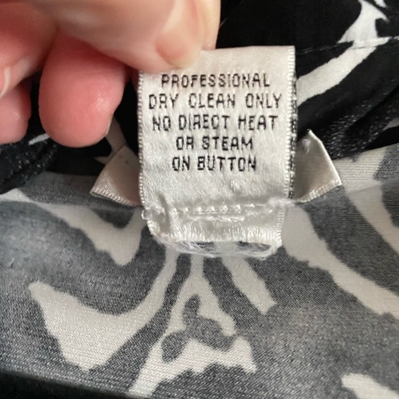 Lovely Black & White Cache Slip-Over Top Sz Large - Picture 7 of 8